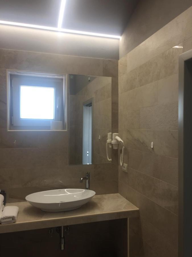 Rooms And Apartments Lisjak Koper Luaran gambar