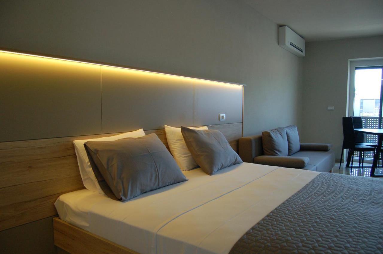 Rooms And Apartments Lisjak Koper Luaran gambar