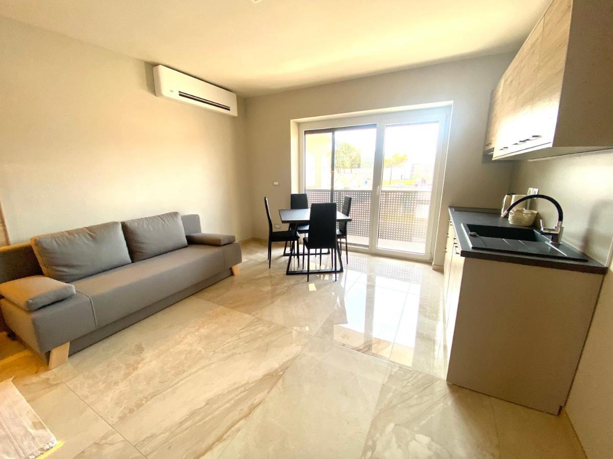 Rooms And Apartments Lisjak Koper Luaran gambar