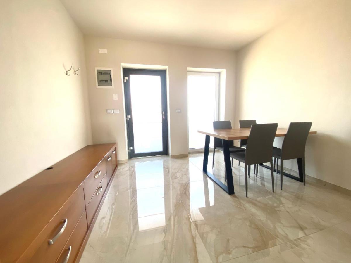 Rooms And Apartments Lisjak Koper Luaran gambar