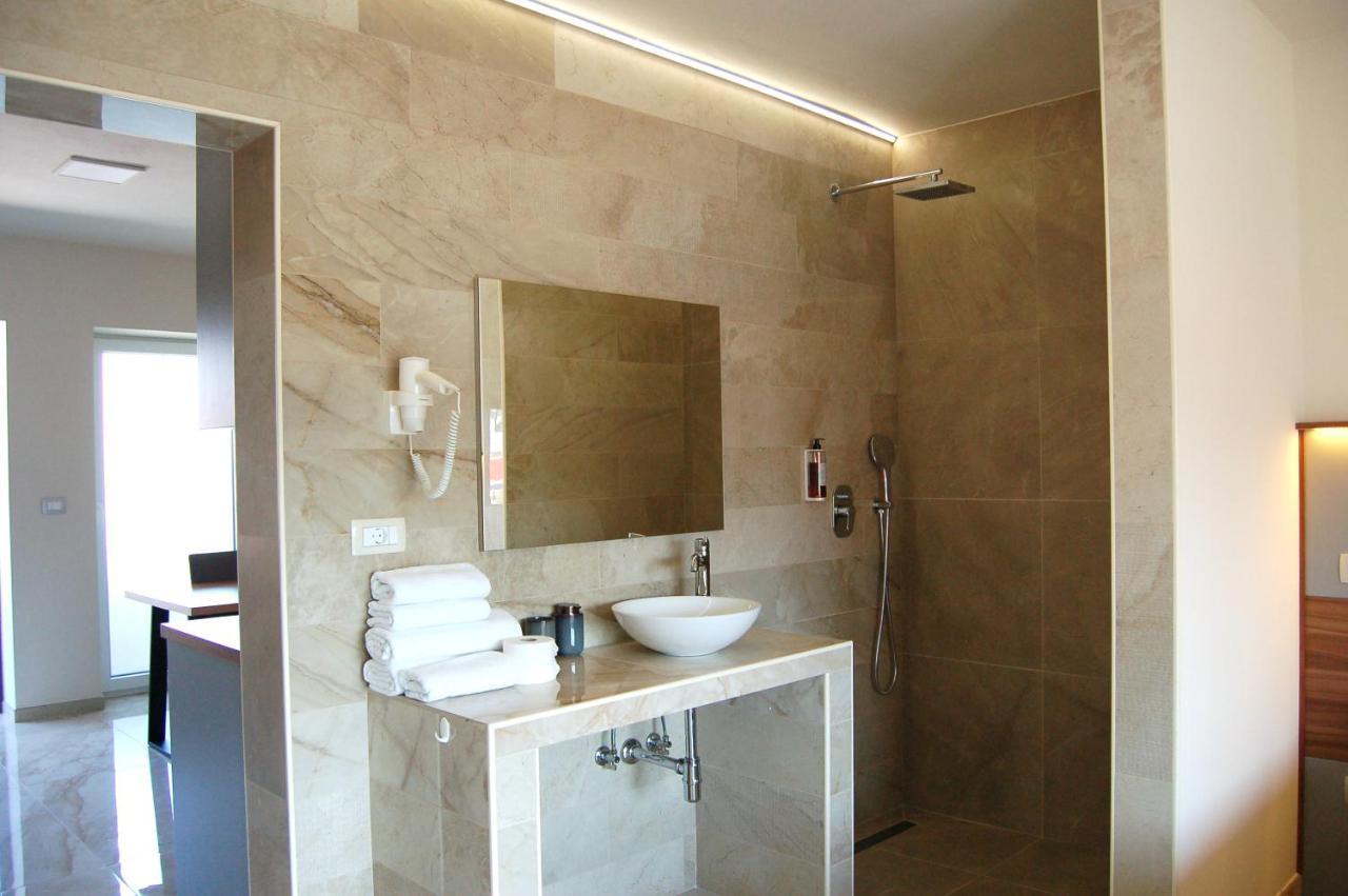 Rooms And Apartments Lisjak Koper Luaran gambar