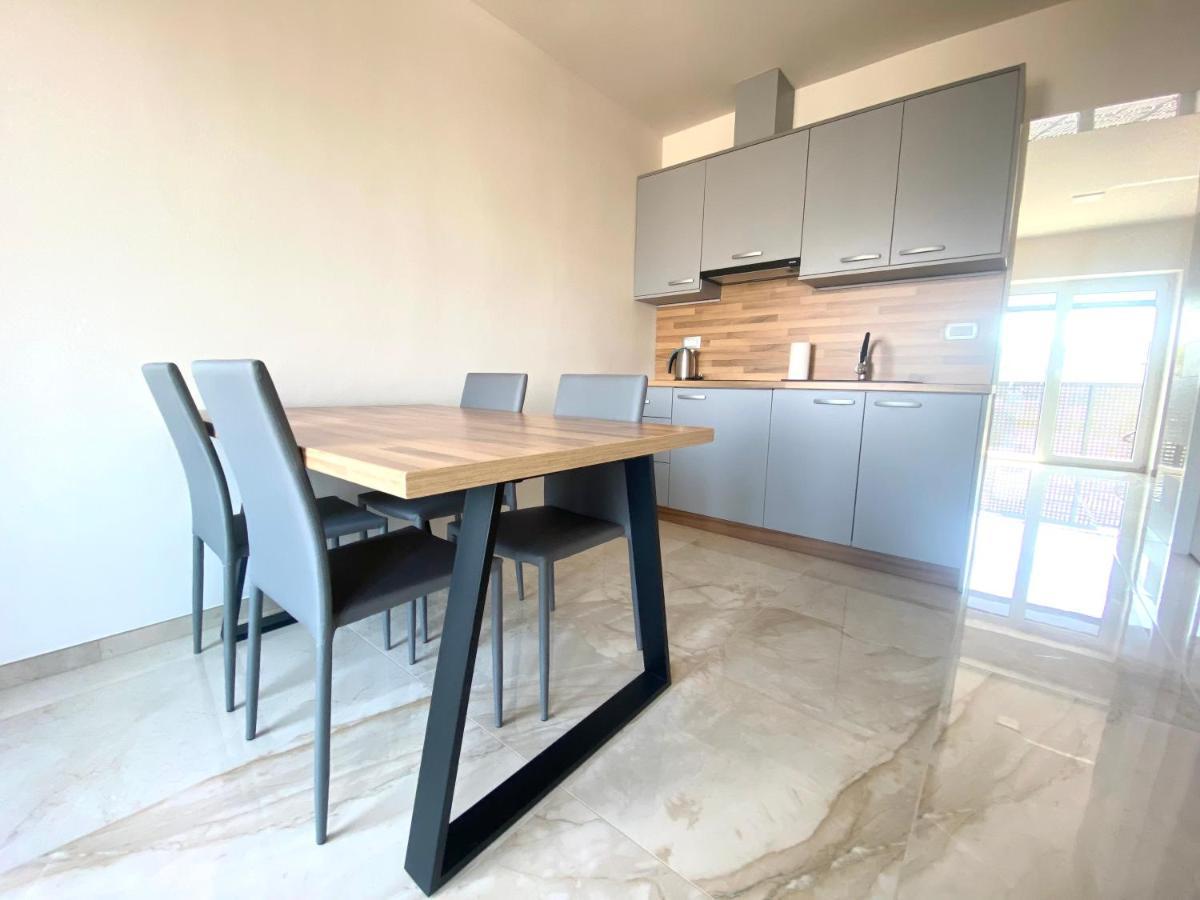 Rooms And Apartments Lisjak Koper Luaran gambar